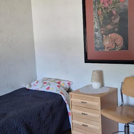 Apartman House With2 Bedroom, Bath, Sauna, And Big Yard *