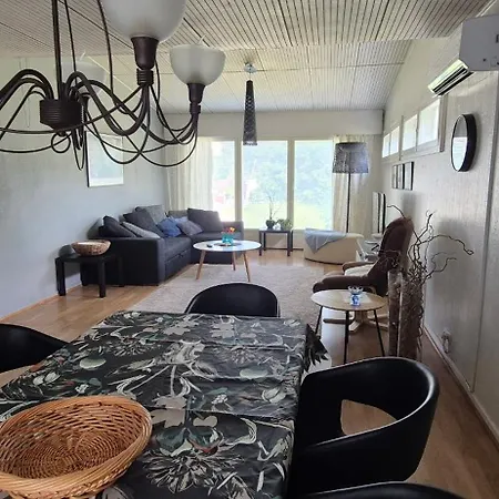 House With2 Bedroom, Bath, Sauna, And Big Yard 公寓 *